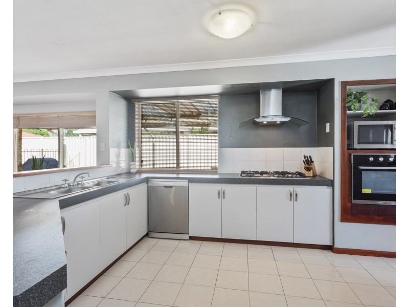 8 Laurel Court, Thornlie WA 6108