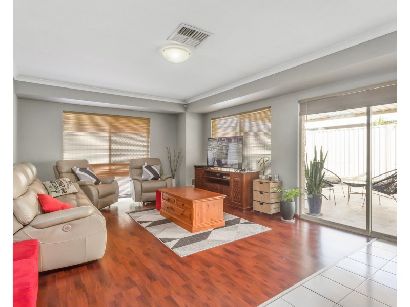 8 Laurel Court, Thornlie WA 6108