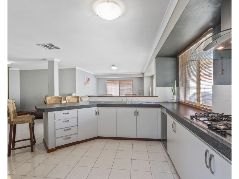 8 Laurel Court, Thornlie WA 6108