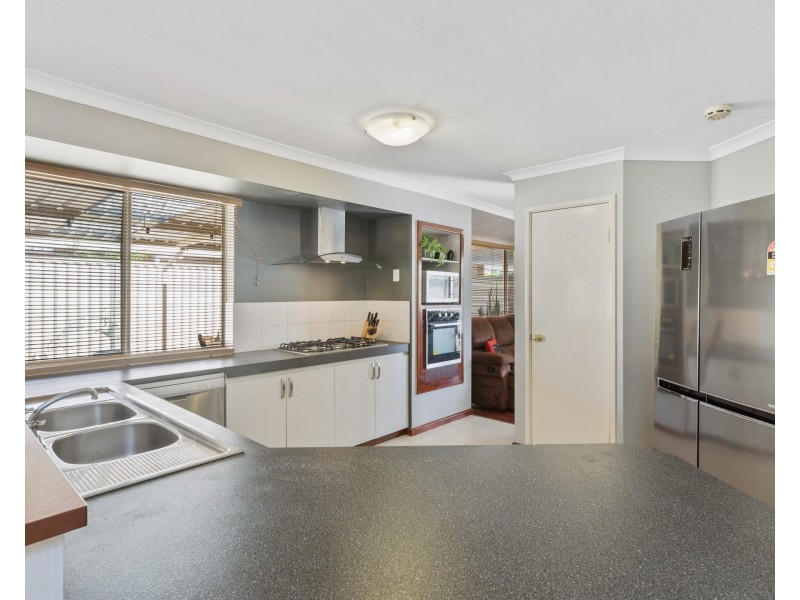8 Laurel Court, Thornlie WA 6108