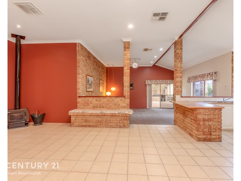8 Cavalier Court, Thornlie WA 6108