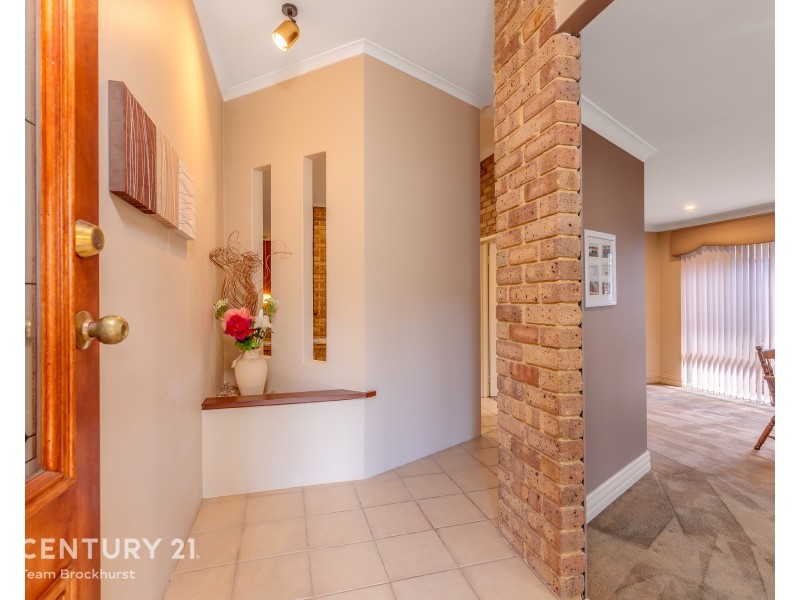 8 Cavalier Court, Thornlie WA 6108