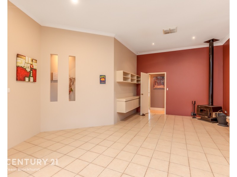 8 Cavalier Court, Thornlie WA 6108