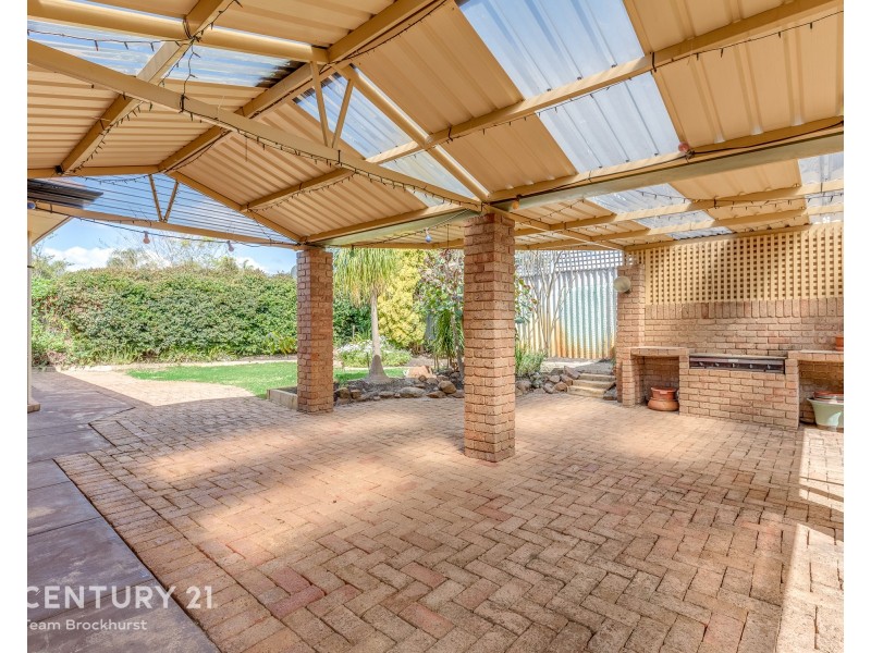 8 Cavalier Court, Thornlie WA 6108