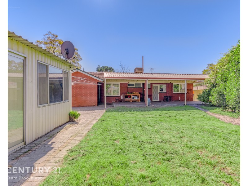 4 Charlton Place, Thornlie WA 6108