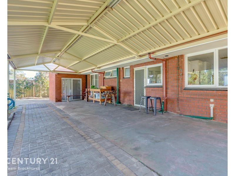 4 Charlton Place, Thornlie WA 6108