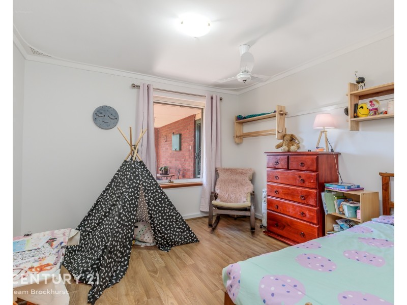 4 Charlton Place, Thornlie WA 6108