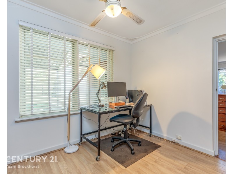 4 Charlton Place, Thornlie WA 6108