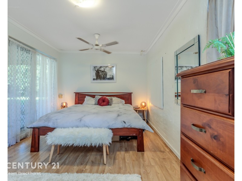 4 Charlton Place, Thornlie WA 6108