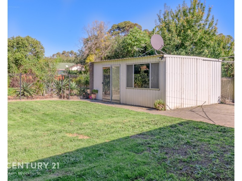 4 Charlton Place, Thornlie WA 6108