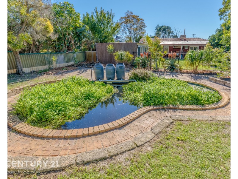 4 Charlton Place, Thornlie WA 6108