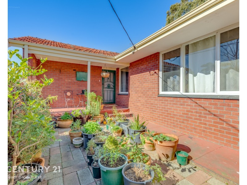 4 Charlton Place, Thornlie WA 6108
