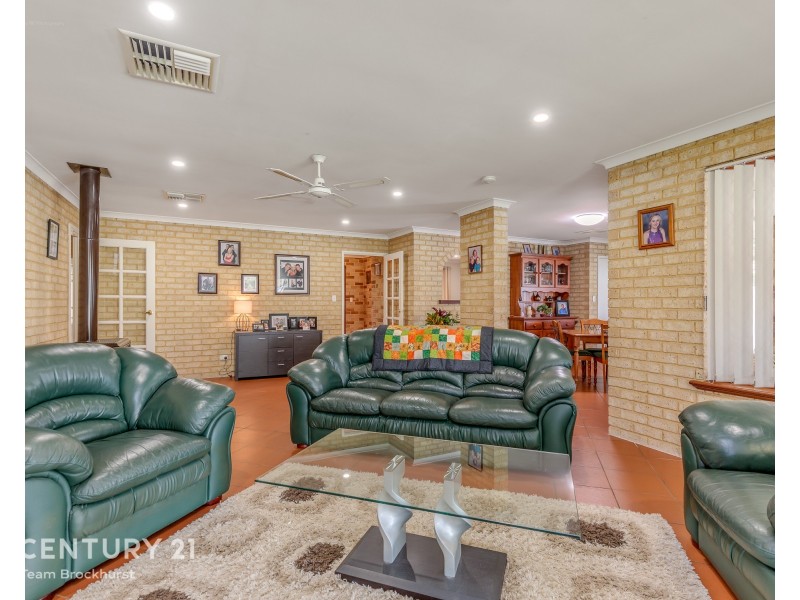 40 Forest Lakes Drive, Thornlie WA 6108