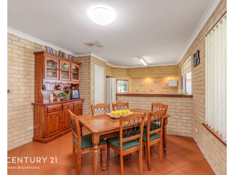 40 Forest Lakes Drive, Thornlie WA 6108