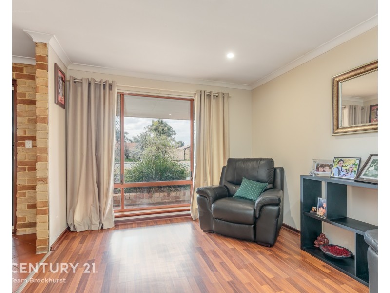 40 Forest Lakes Drive, Thornlie WA 6108