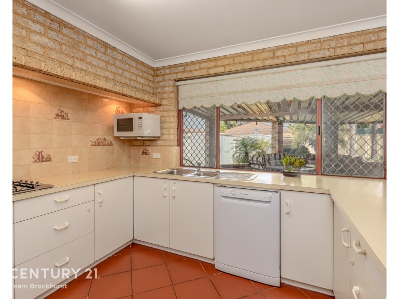 40 Forest Lakes Drive, Thornlie WA 6108