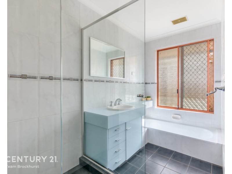 40 Forest Lakes Drive, Thornlie WA 6108