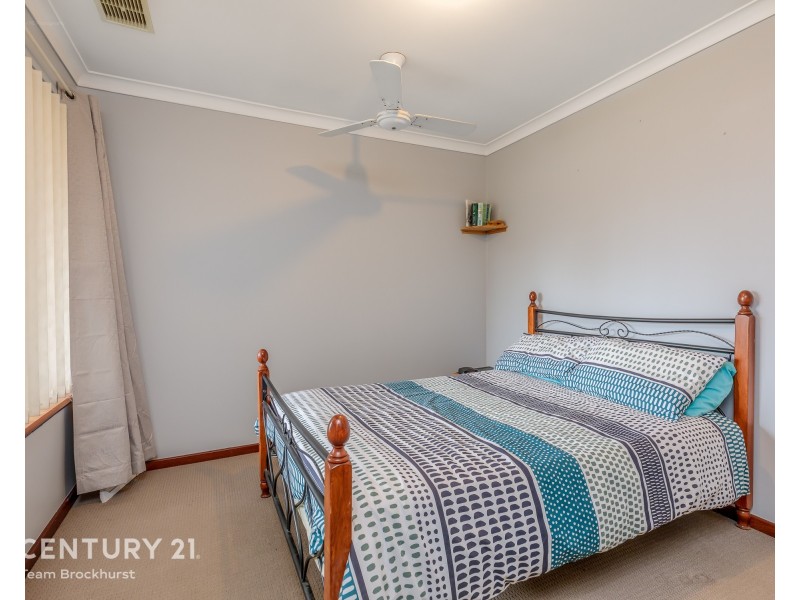 40 Forest Lakes Drive, Thornlie WA 6108