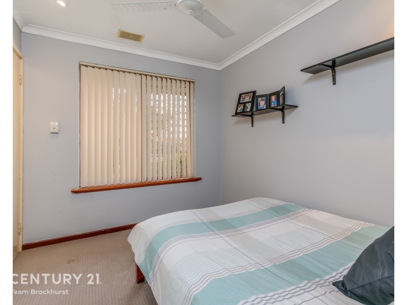 40 Forest Lakes Drive, Thornlie WA 6108