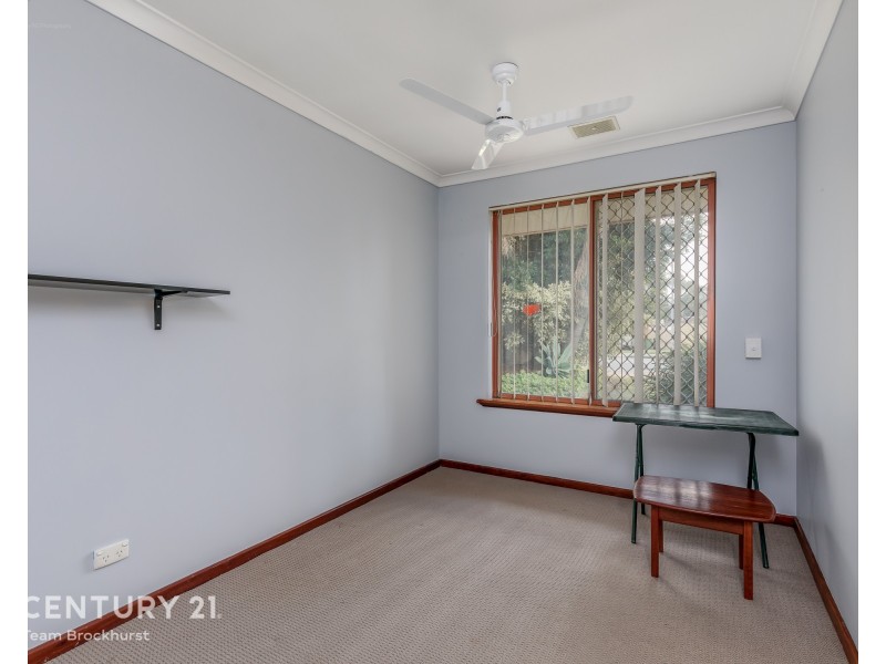 40 Forest Lakes Drive, Thornlie WA 6108