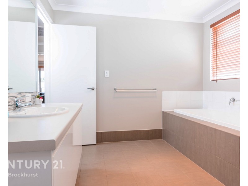 1/9 Ladham Turn, Canning Vale WA 6155