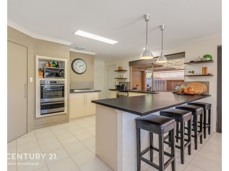 5 Pine Court, Meadow Springs WA 6210