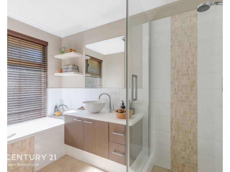 5 Pine Court, Meadow Springs WA 6210