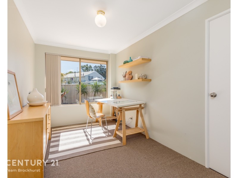 5 Pine Court, Meadow Springs WA 6210