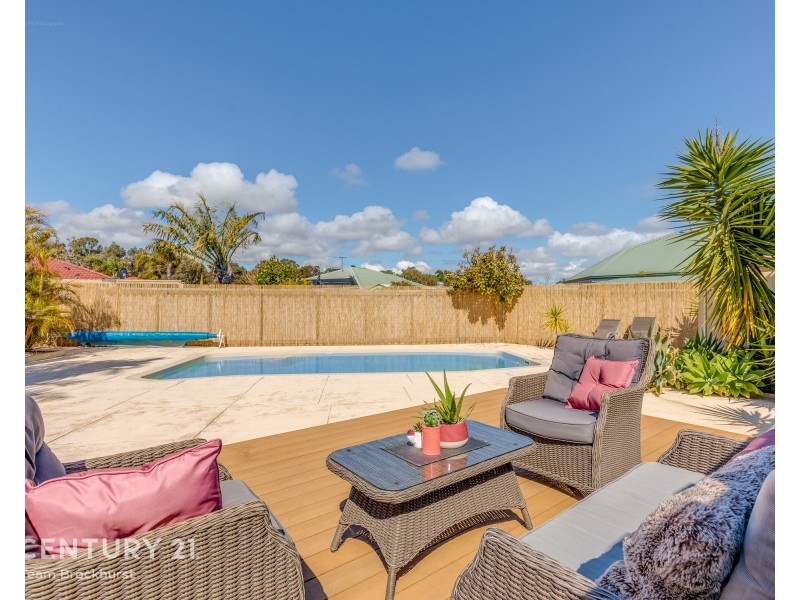 5 Pine Court, Meadow Springs WA 6210