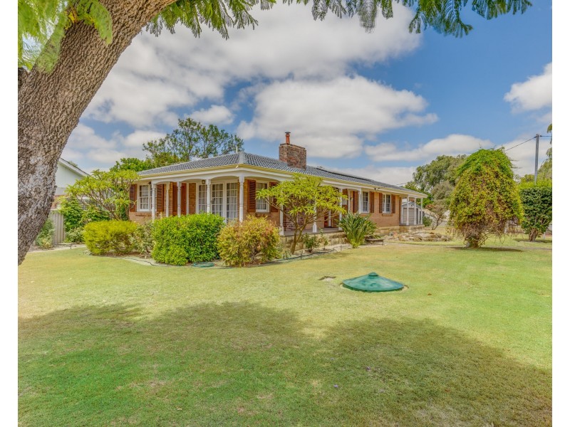 2 Pegus Street, Thornlie WA 6108