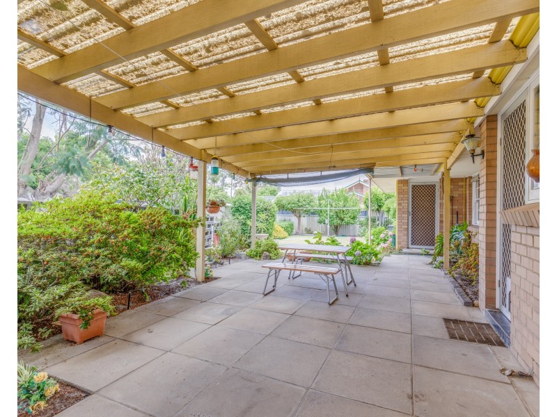 2 Pegus Street, Thornlie WA 6108