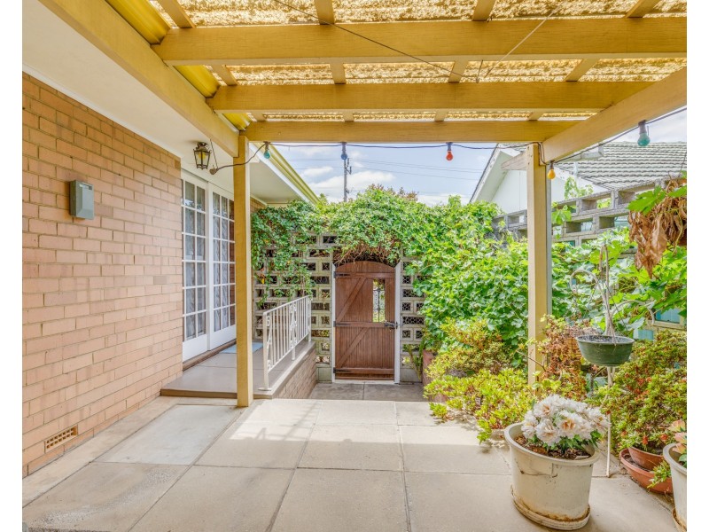 2 Pegus Street, Thornlie WA 6108