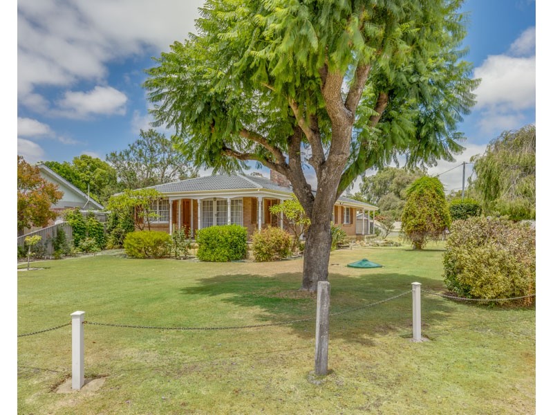 2 Pegus Street, Thornlie WA 6108