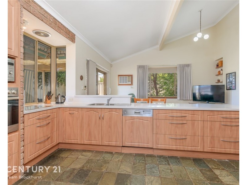 17 Maitland Place, Thornlie WA 6108