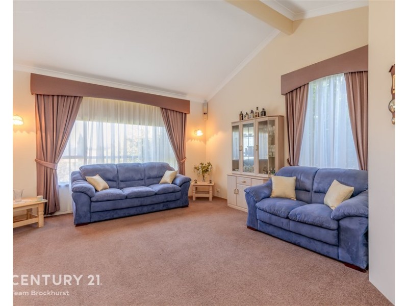 17 Maitland Place, Thornlie WA 6108