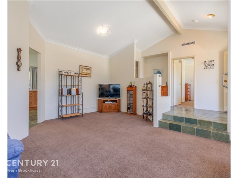 17 Maitland Place, Thornlie WA 6108