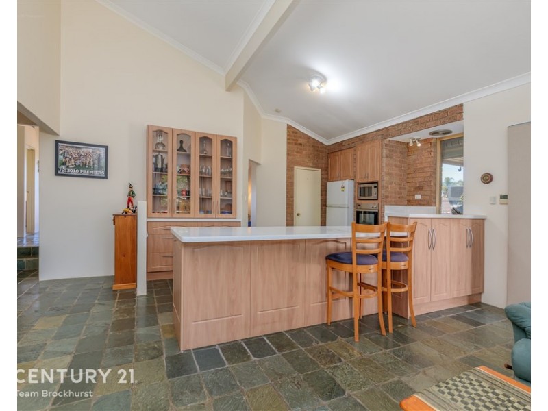 17 Maitland Place, Thornlie WA 6108