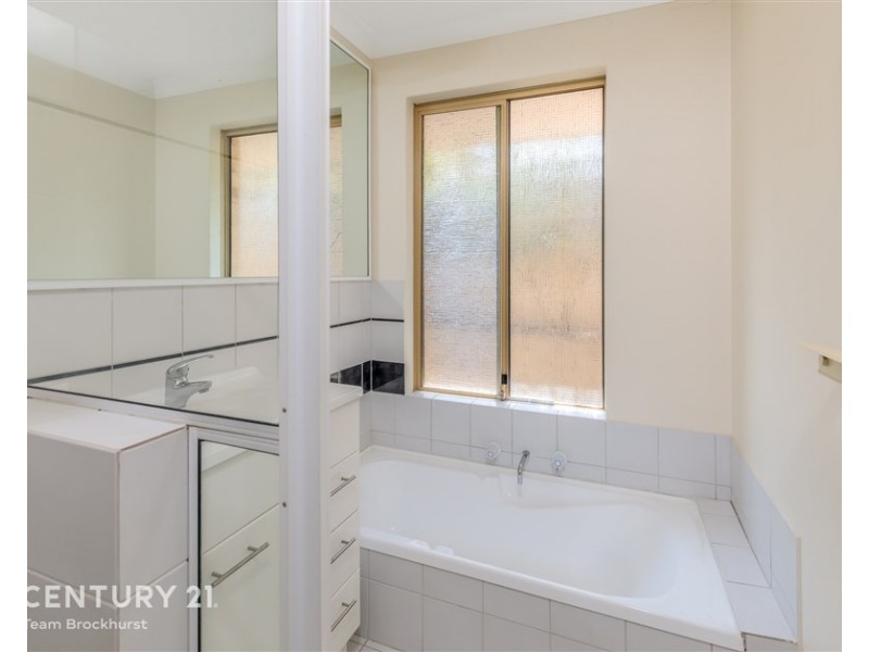 17 Maitland Place, Thornlie WA 6108