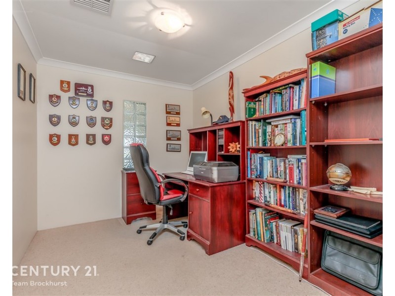 17 Maitland Place, Thornlie WA 6108