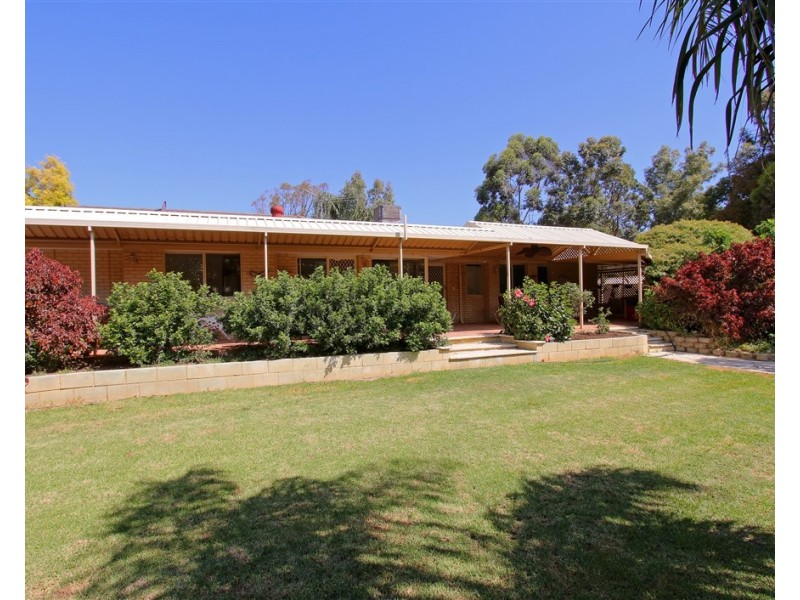 1 Millbrace Glen, Byford WA 6122