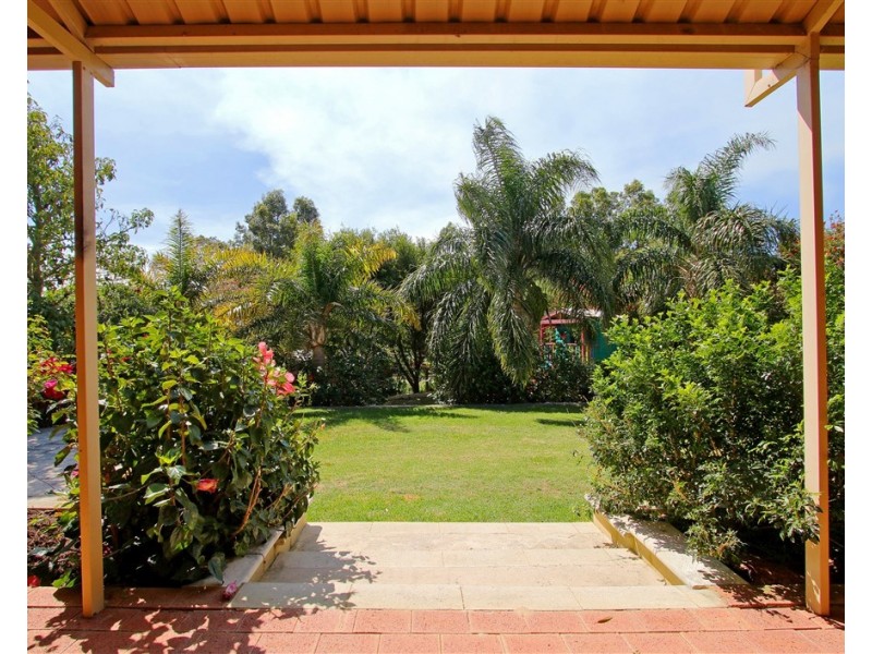 1 Millbrace Glen, Byford WA 6122