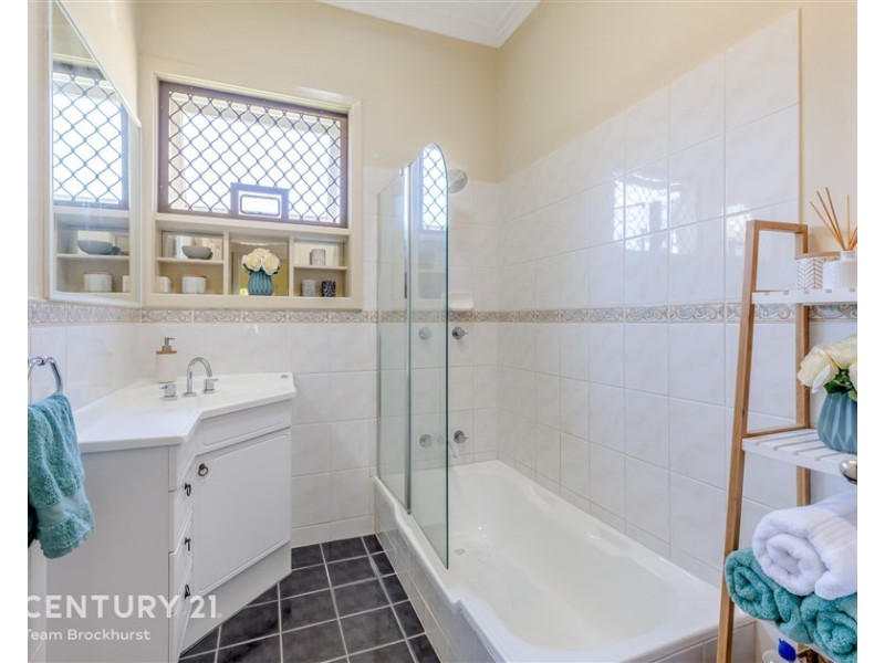 6 Burndale Road, Mount Richon WA 6112