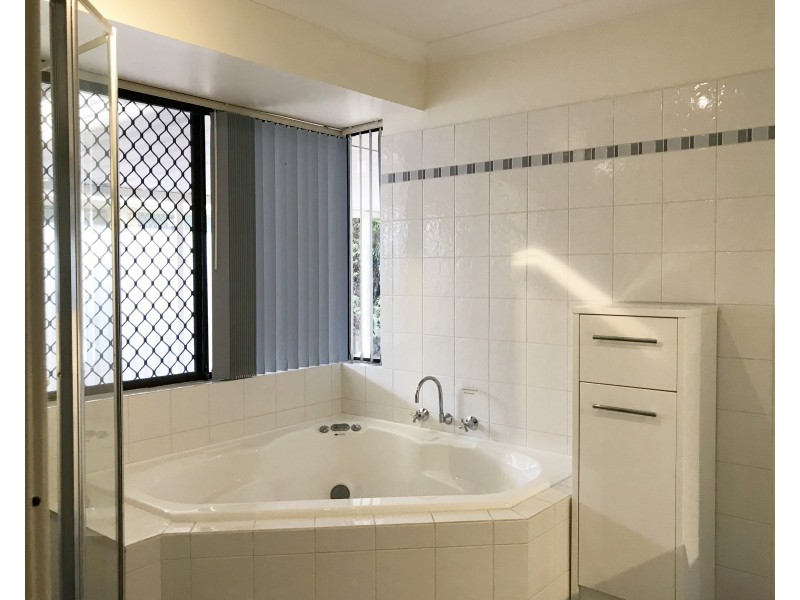 29 Lakesend Road, Thornlie WA 6108