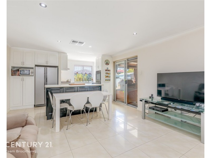 52 Lyrebird Way, Thornlie WA 6108