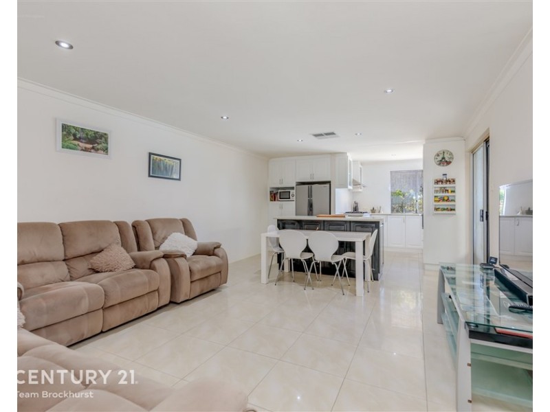 52 Lyrebird Way, Thornlie WA 6108