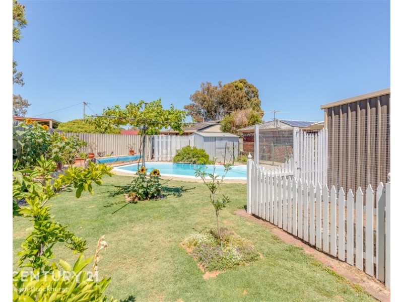 52 Lyrebird Way, Thornlie WA 6108