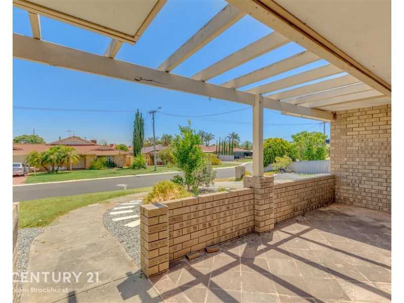 11 Maitland Place, Thornlie WA 6108
