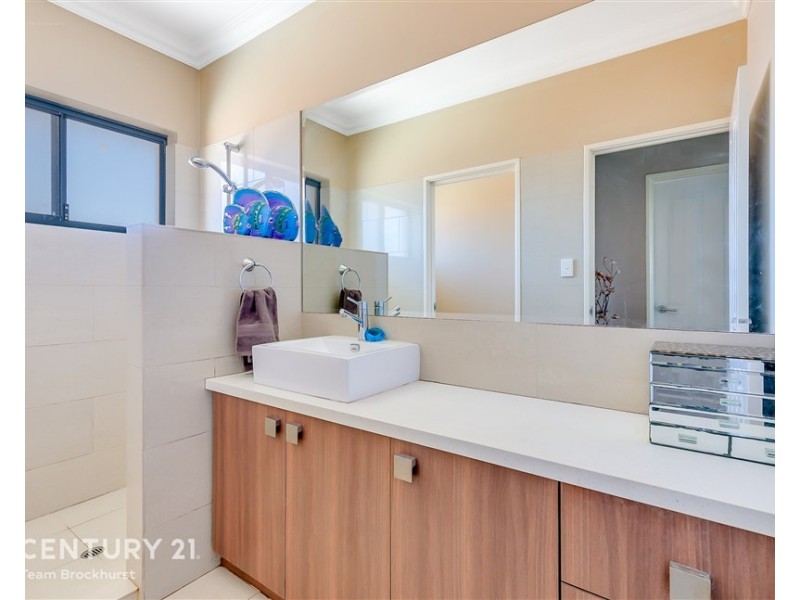 18 Admiralty Road, Canning Vale WA 6155