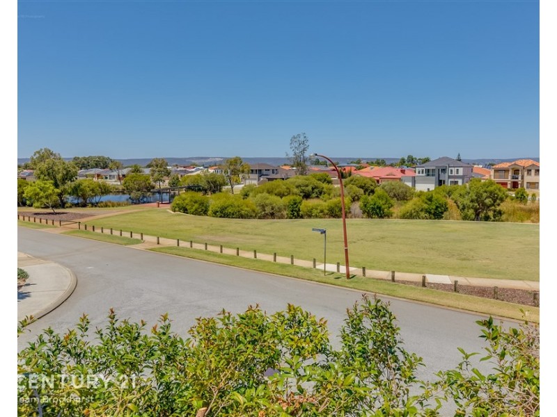18 Admiralty Road, Canning Vale WA 6155