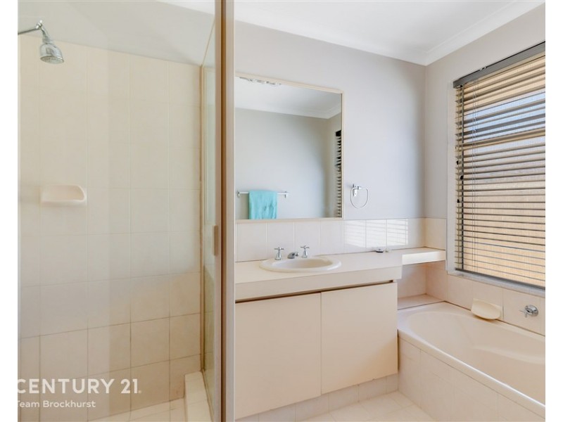 18 Bluegum Road, Thornlie WA 6108
